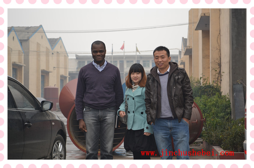 尼日利亞友人參觀鄭州企鵝5噸罐組浸出生產(chǎn)線(圖1) 浸出油設(shè)備,小型浸出設(shè)備,浸出生產(chǎn)線