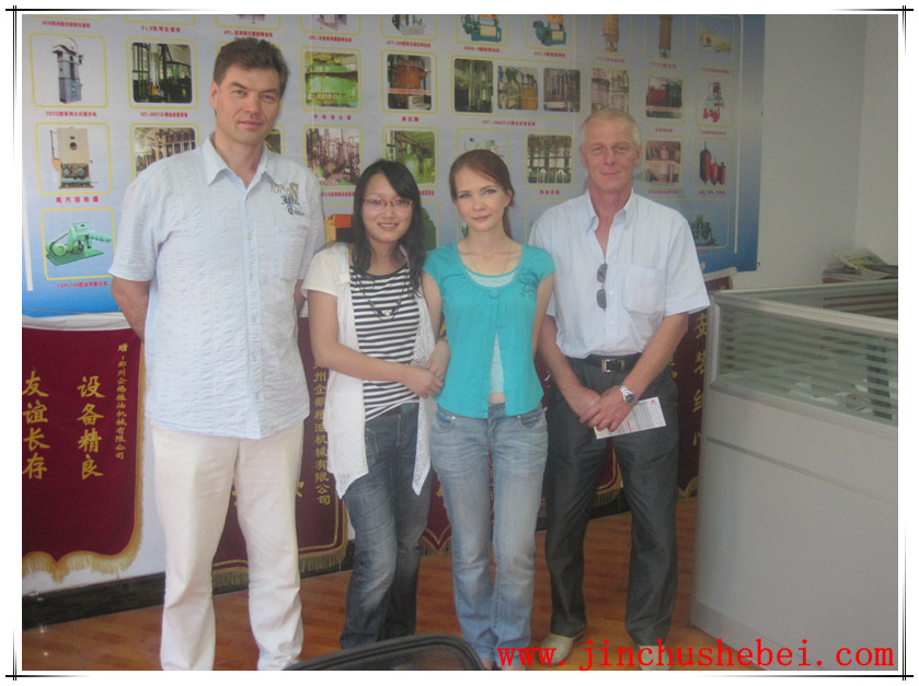 俄羅斯客戶參觀100噸花生預榨浸出生產線(圖1) 預榨浸出生產線